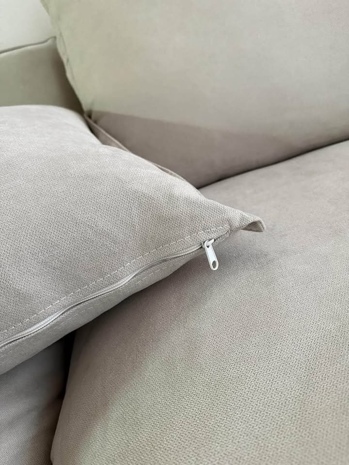 Concealed zipper detail on an Ascend washable cushion cover